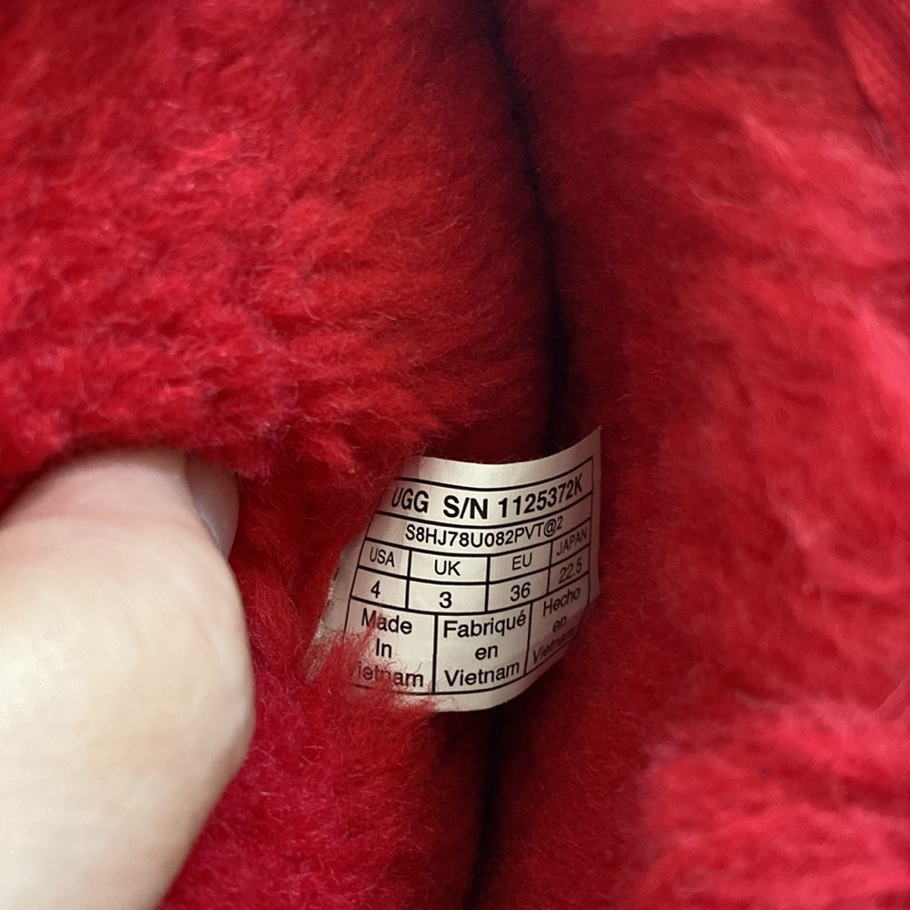 Womens Short classic ll Uggs red metallic size 4​​​​​​ - Picture 7 of 11